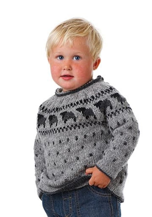 Rundstickad lammtröja med ok