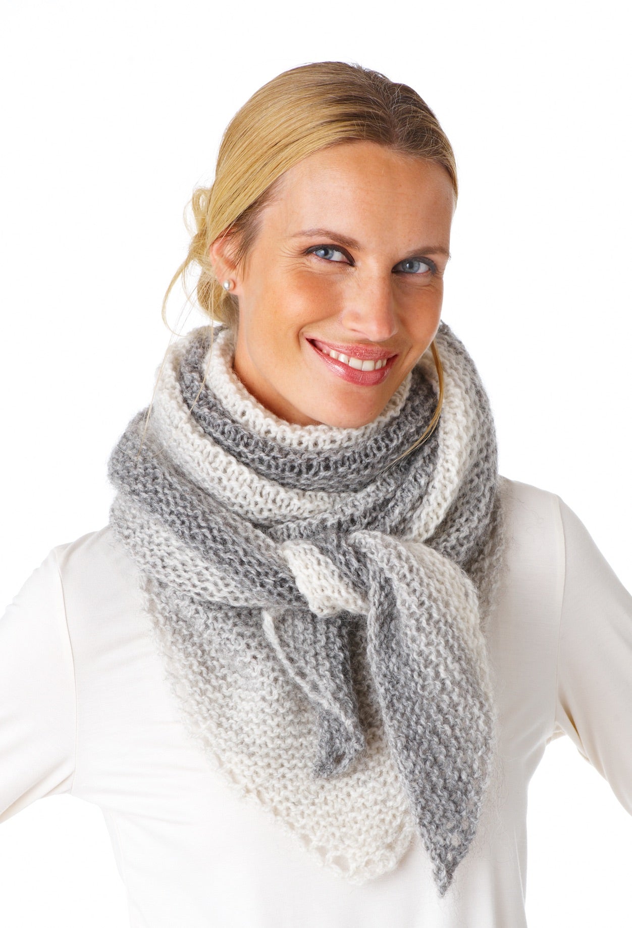 Trekantssjal melerad 2-tr på st 8